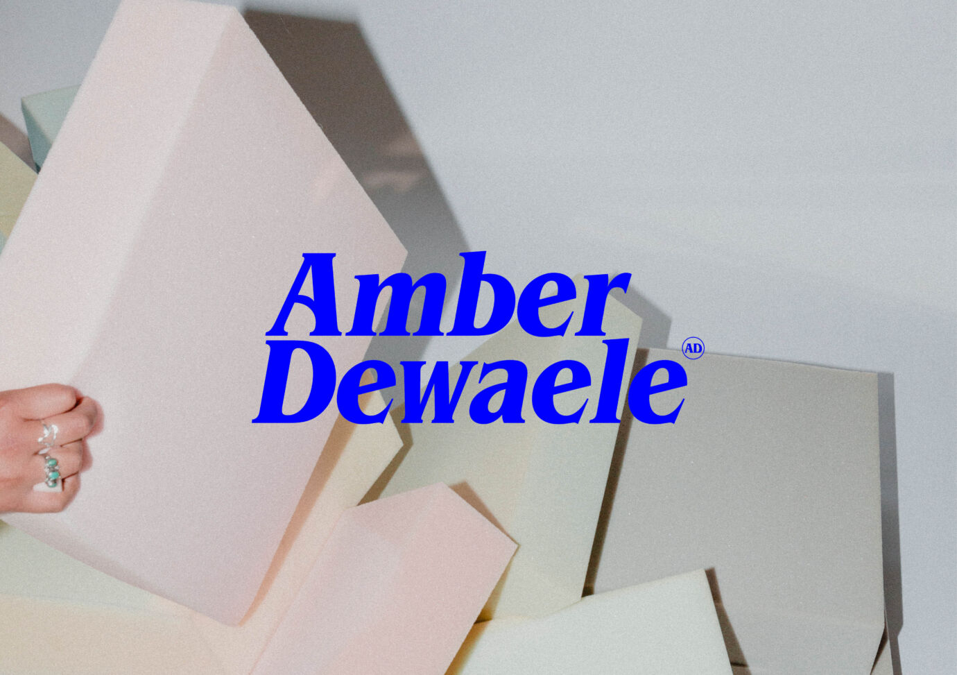 Amber Dewaele Logo Website