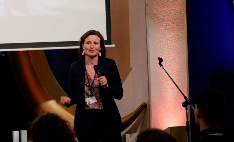 Spreker en econoom Sabine Oberhuber tijdens Ted X 1200x728